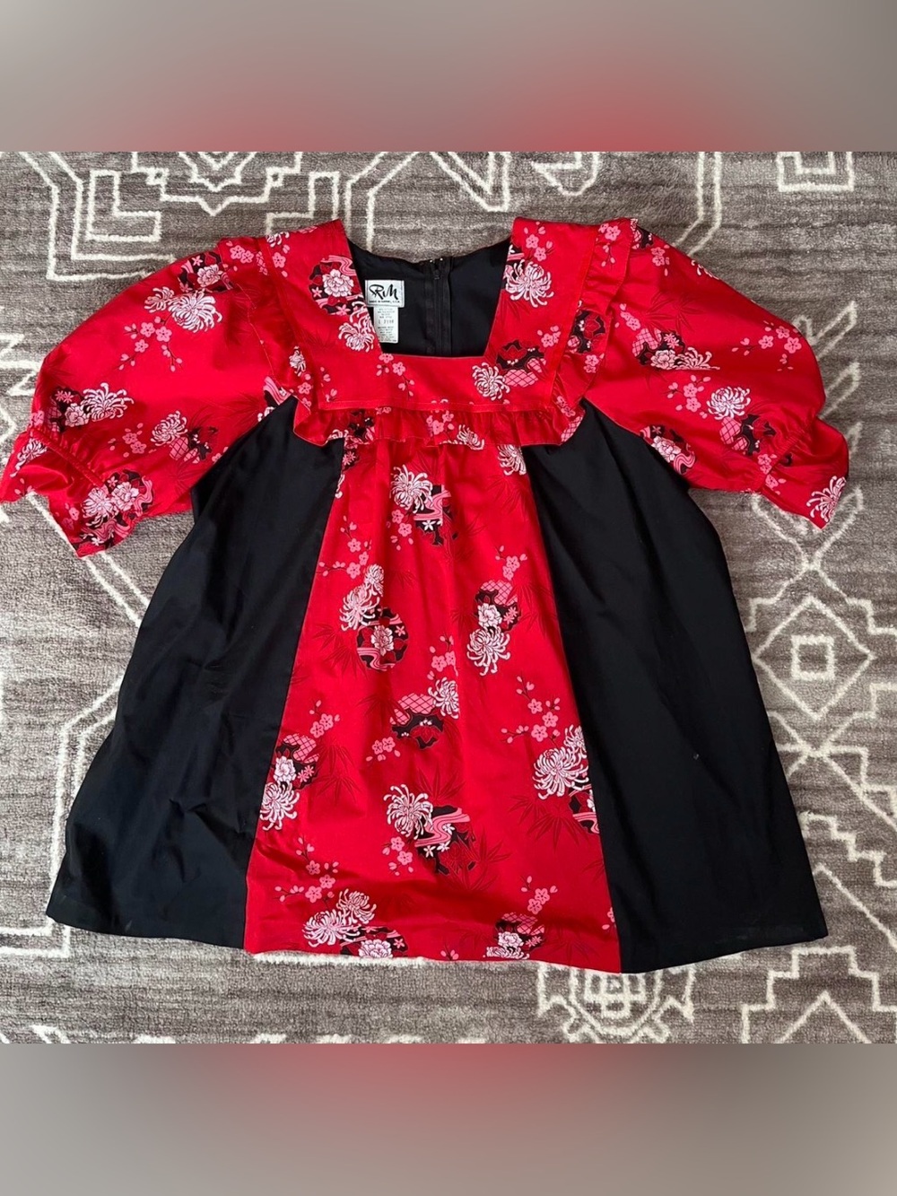 Vintage Hawaiian Spider Lily Puff Sleeve Top